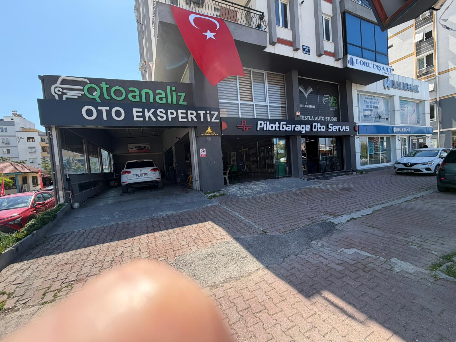 Lift üzerinde detaylı mekanik ve gözle inceleme